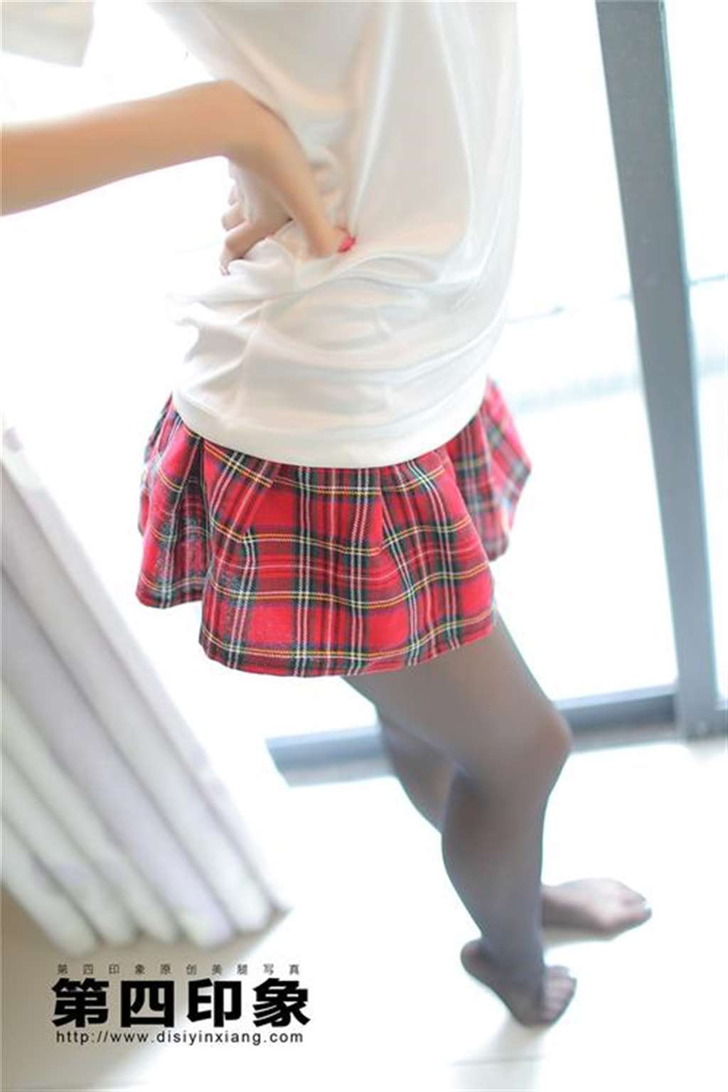 [disi第四印象]90后学生妹黑丝诱惑美腿写真no.571第1张