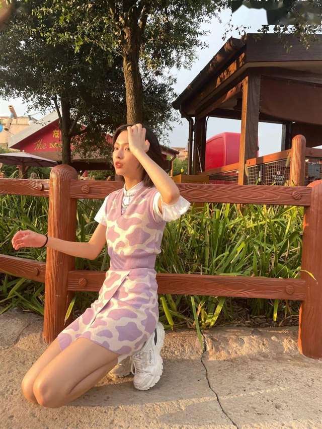 组图:中国第一小美女模特 谁见谁喜欢