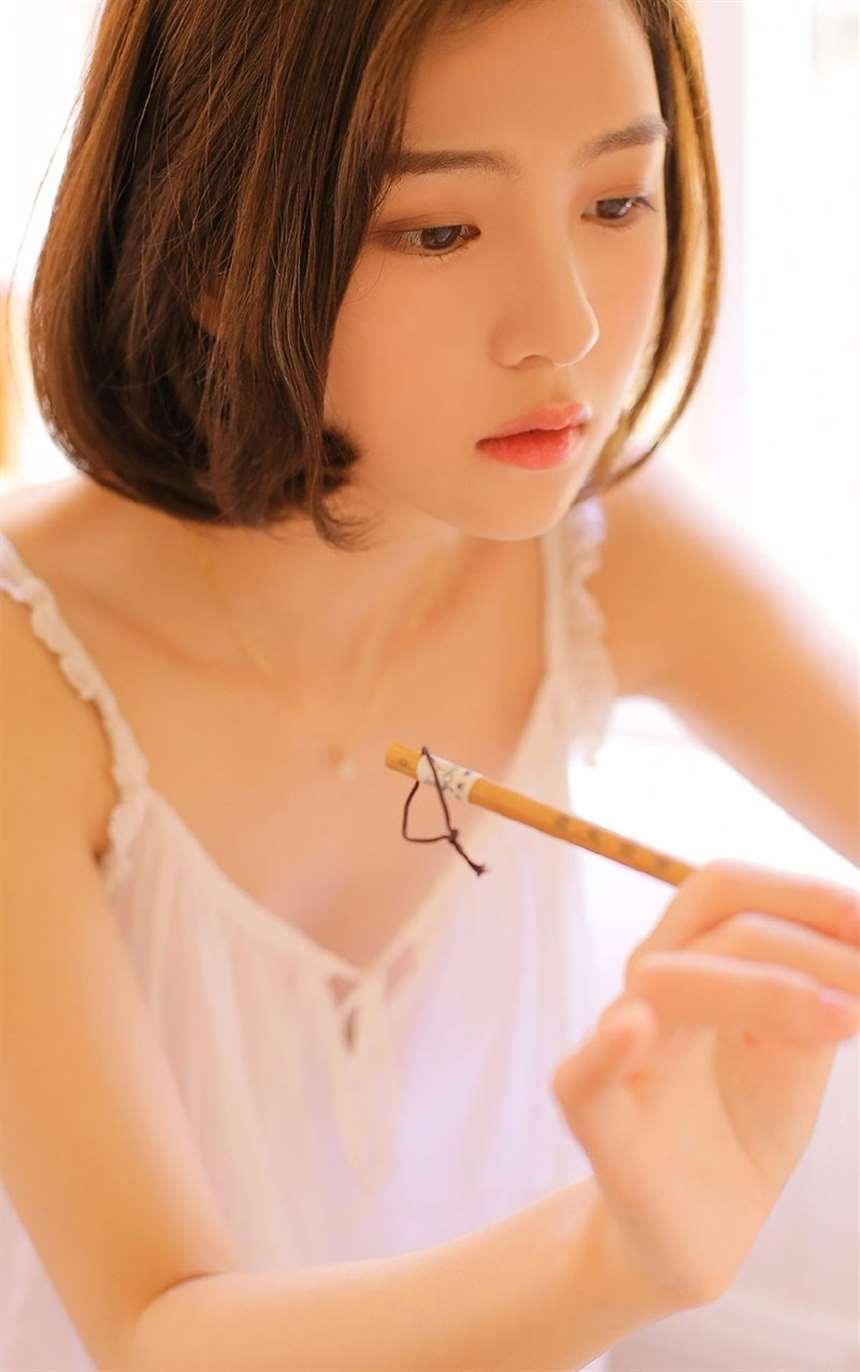 摄影美女模特:清纯美少女白嫩雪肌.