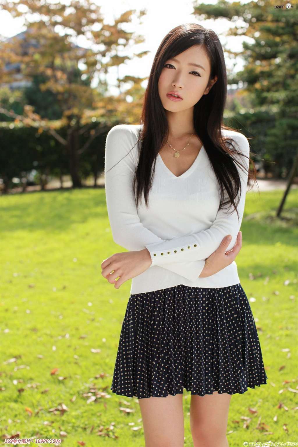 公司性感爆乳肥臀美女秘书ol制服大胆街拍喷