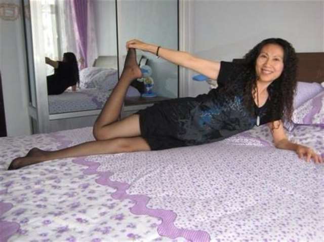 我对快餐中的沙拉这道菜一直情有独钟,它需要在搅拌完成前:蒸好土豆