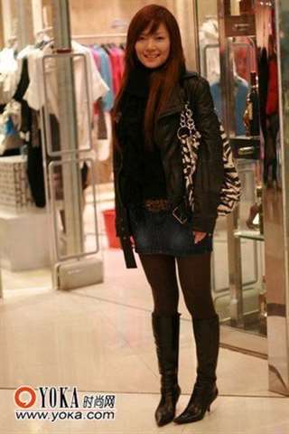 街拍香港达人 冬夏装扮混着穿