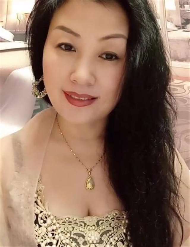 淑女也激情--实拍空姐下班后的解脱(组图)