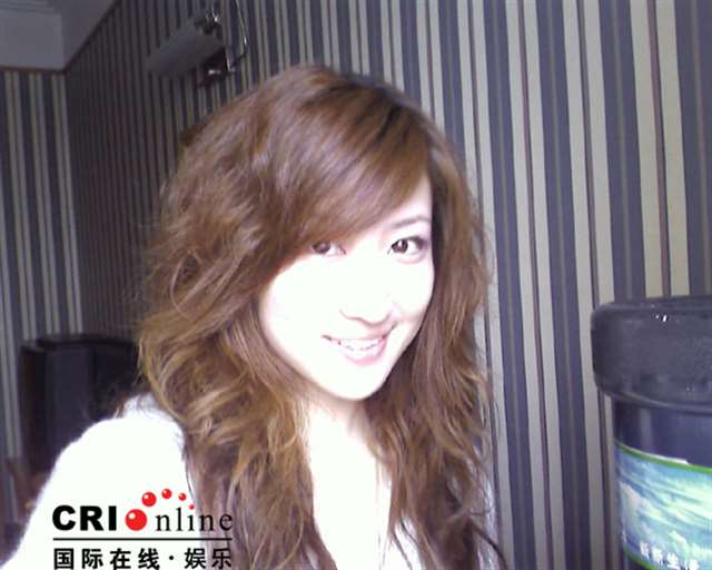 半熟小女人amy玩手机自拍