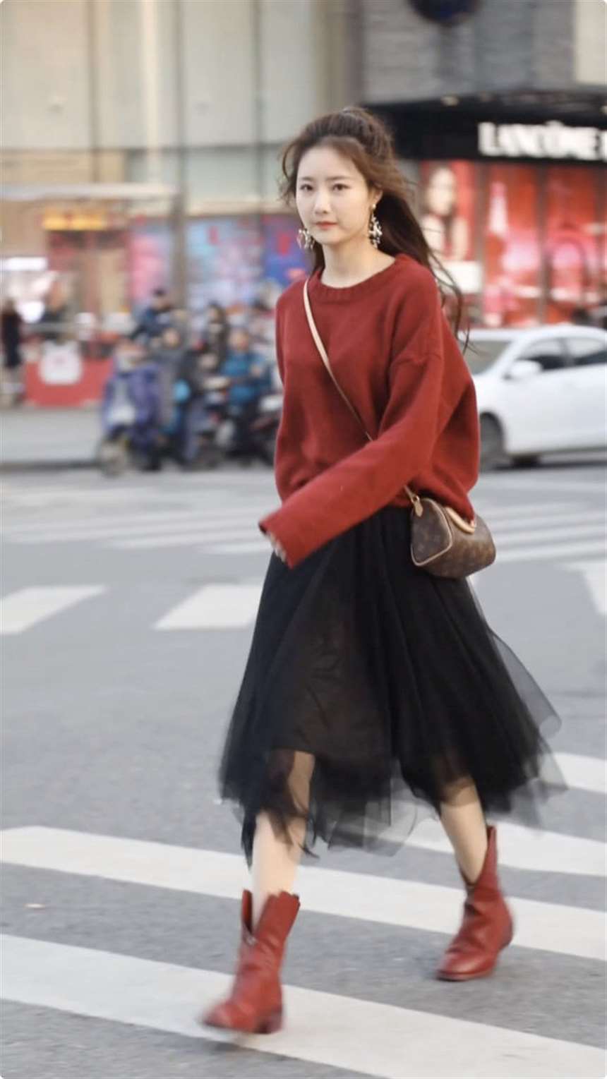 杭州街拍:2019开春穿纱裙美飞了