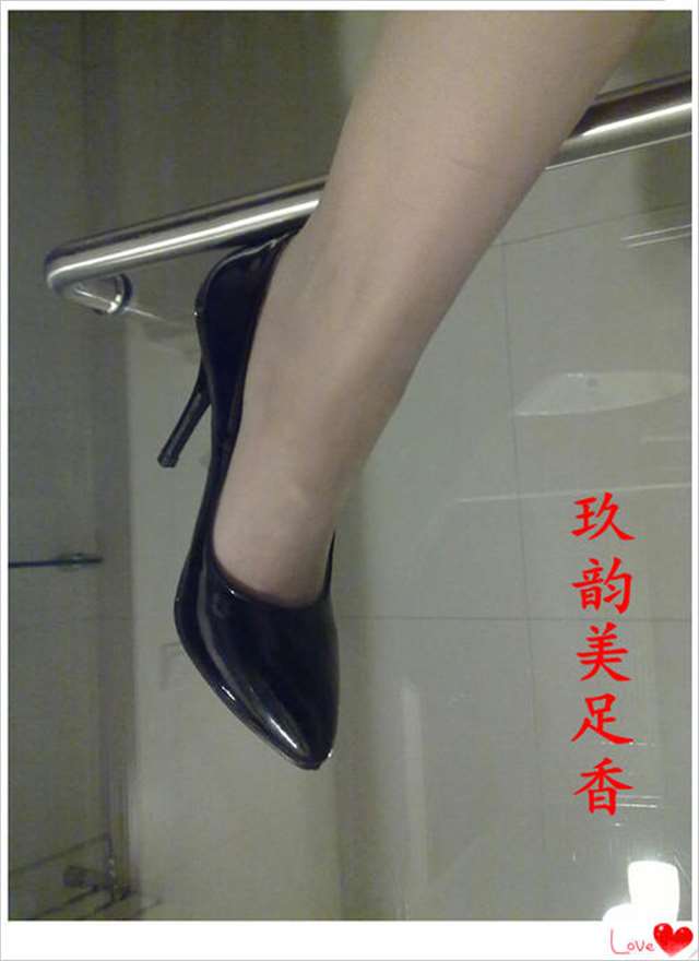 高跟鞋鞋踩踏女王_女王高跟鞋插马眼_女王高跟鞋踩踏奴隶