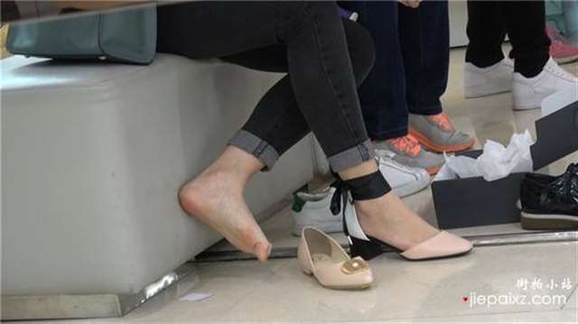 4k-干净裸足颜值美女鞋柜试鞋街拍高跟