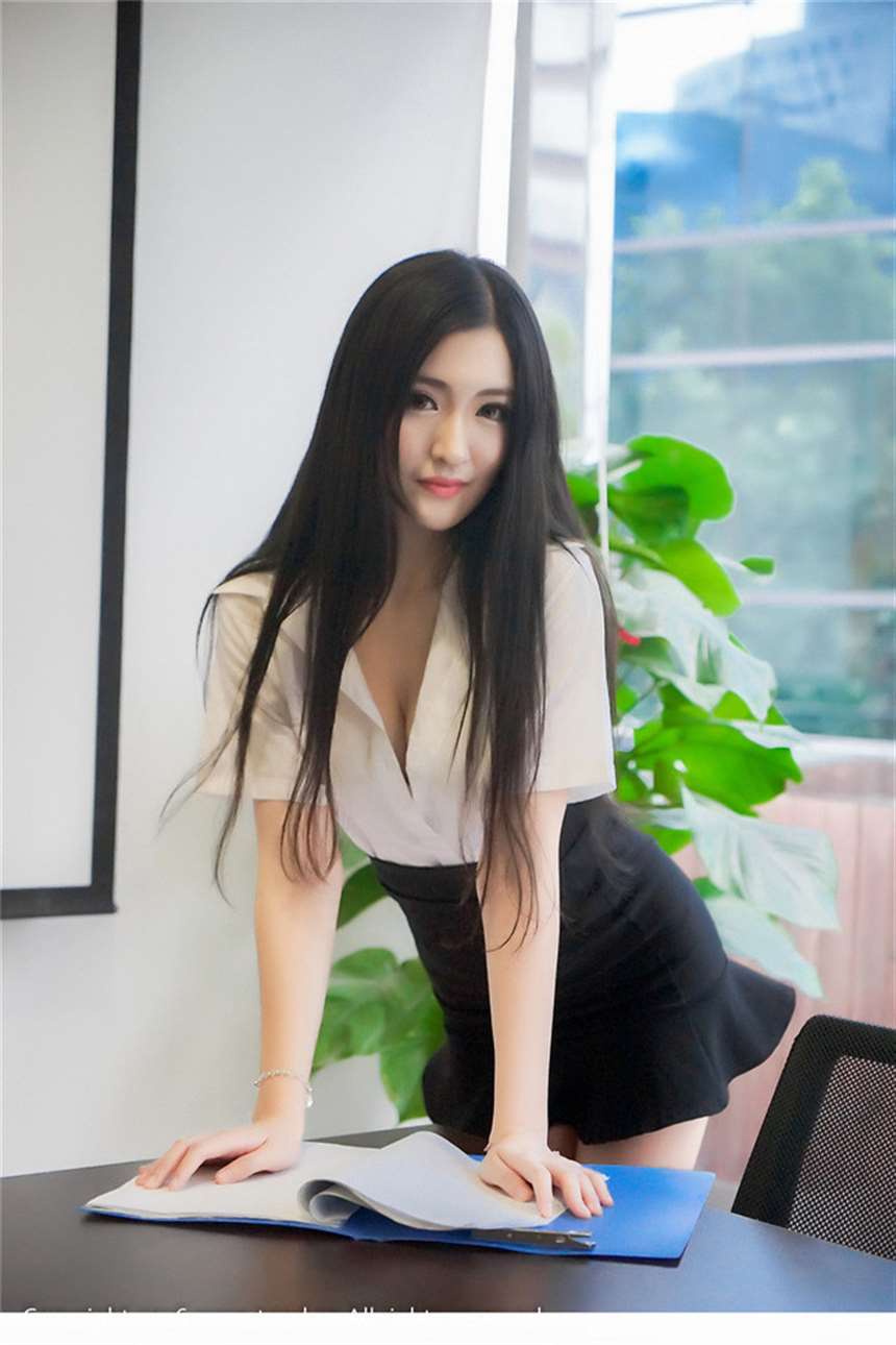 美女秘书沈梦瑶巨乳大胆办公室制服诱惑写真