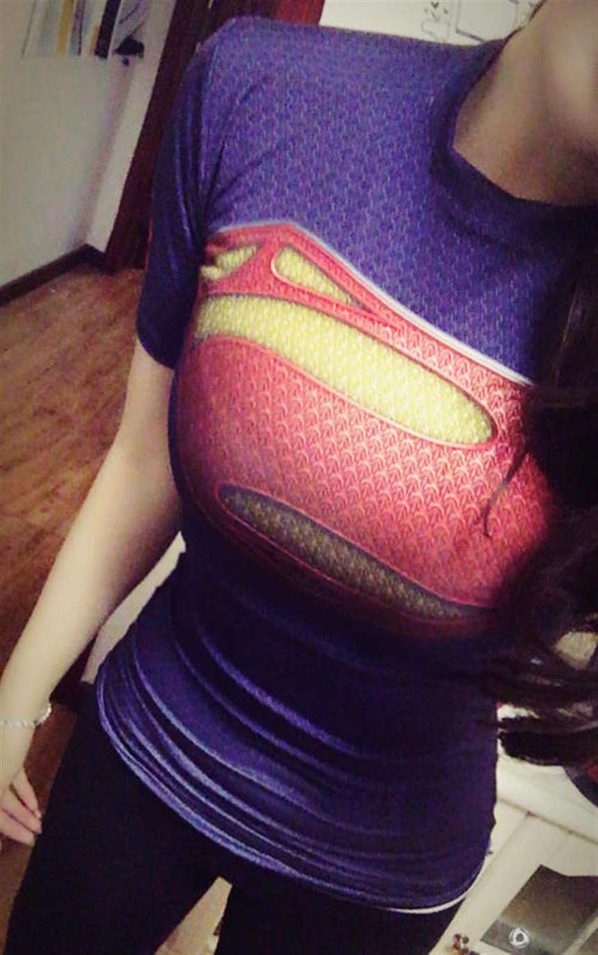 女网友晒健身成果 自拍秀翘臀泳装吸睛