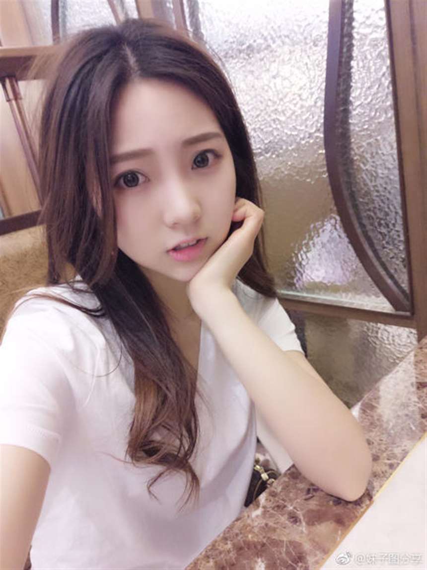 被同学征服的妈妈 早晨把女朋友干醒了