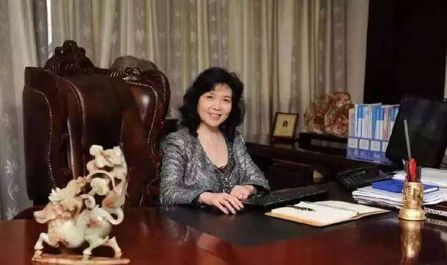 估计也没人知道高俊芳这个大龄老女人,她和她的家族还可以继续做隐形