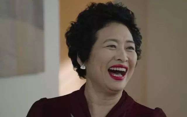 比网红卸妆更可怕的,是容不下老女人的世界