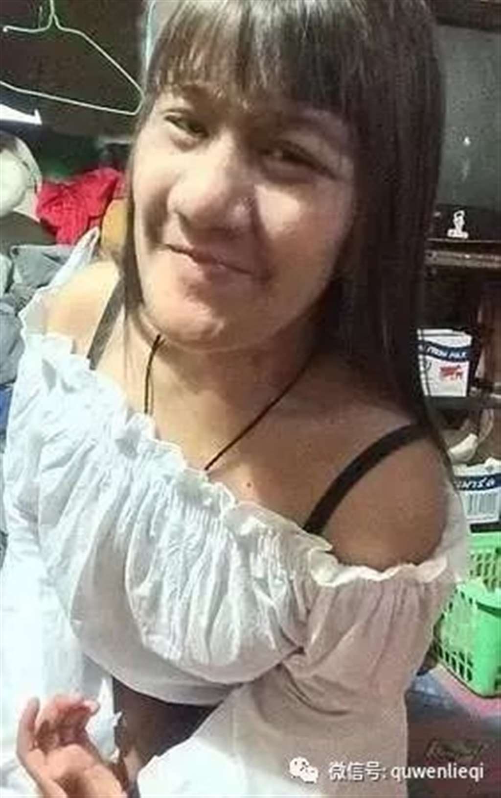 巴拉圭乳神广告新宠 代言手机秀成名绝技(图)