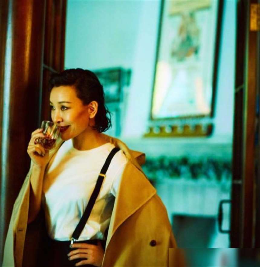 50岁以上老女人如何演绎时尚?实力派女星穿搭!学学吧!