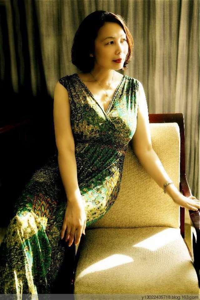 徐娘半老,风韵犹存