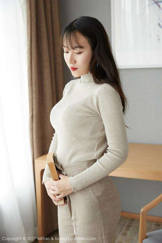 【引用】街拍-校园里风韵卓著美女教师