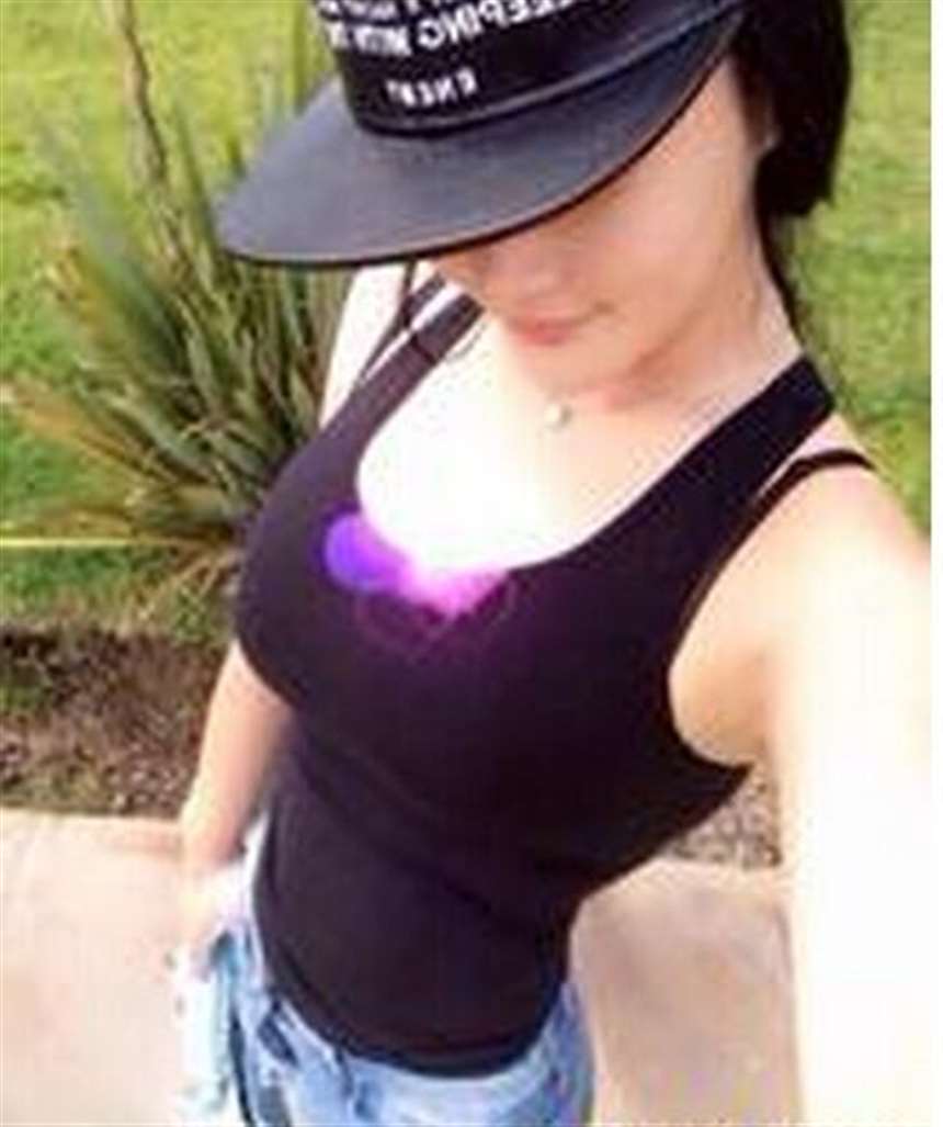 [转载]皱市明娇妻火辣热舞腿粗胸大性感难挡(图)