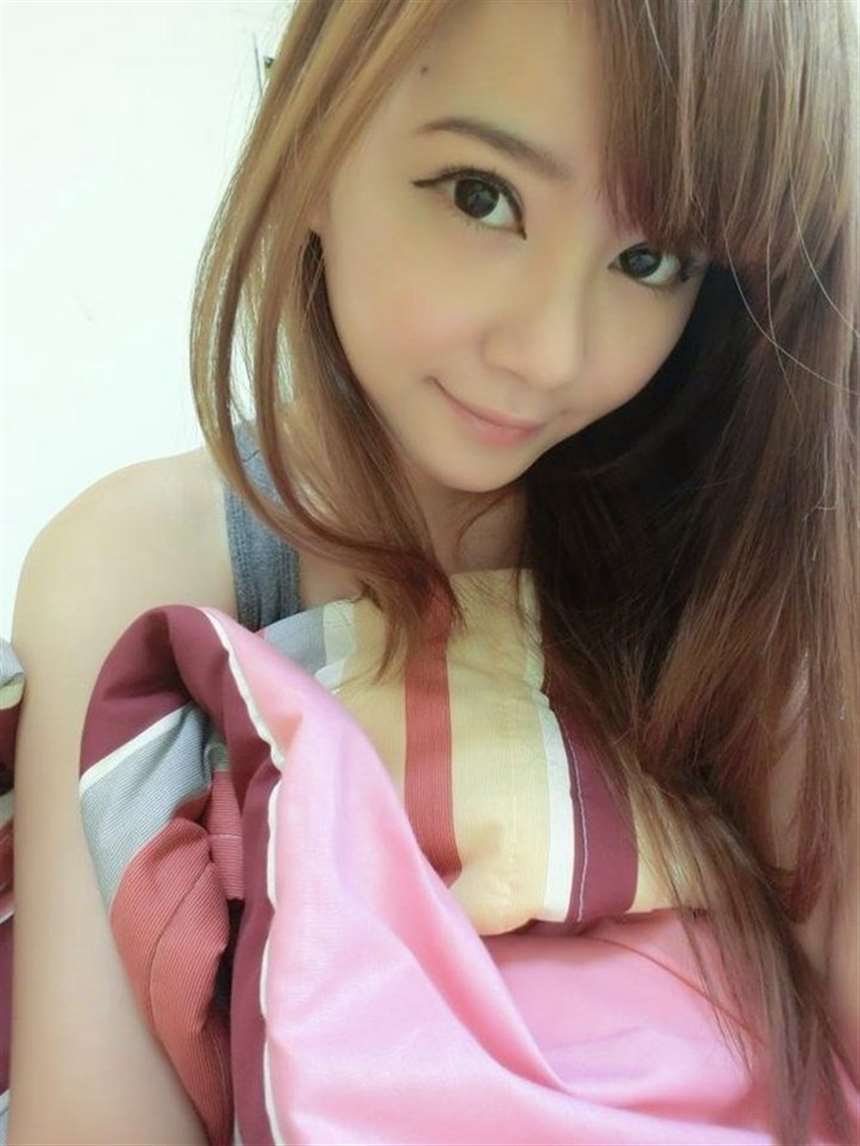 台湾大胸正妹于熙迷人自拍-艳色吧
