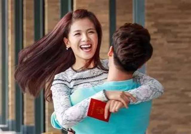 陪刘涛的小鲜肉是谁