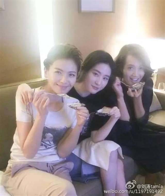 陪刘涛的小鲜肉是谁