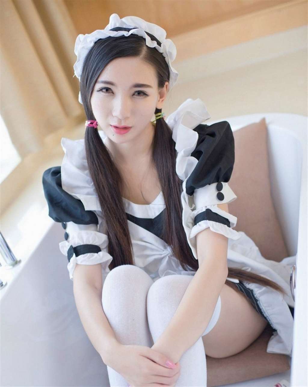 女仆赵颖浴室内制服美腿丝袜诱惑写真