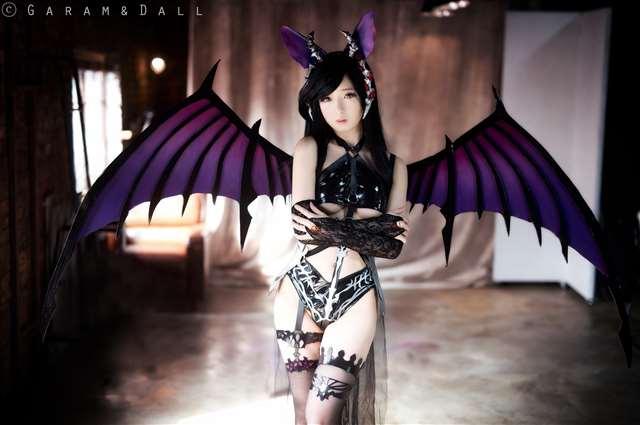 性感美女黑丝绑带装cosplay魅魔女王