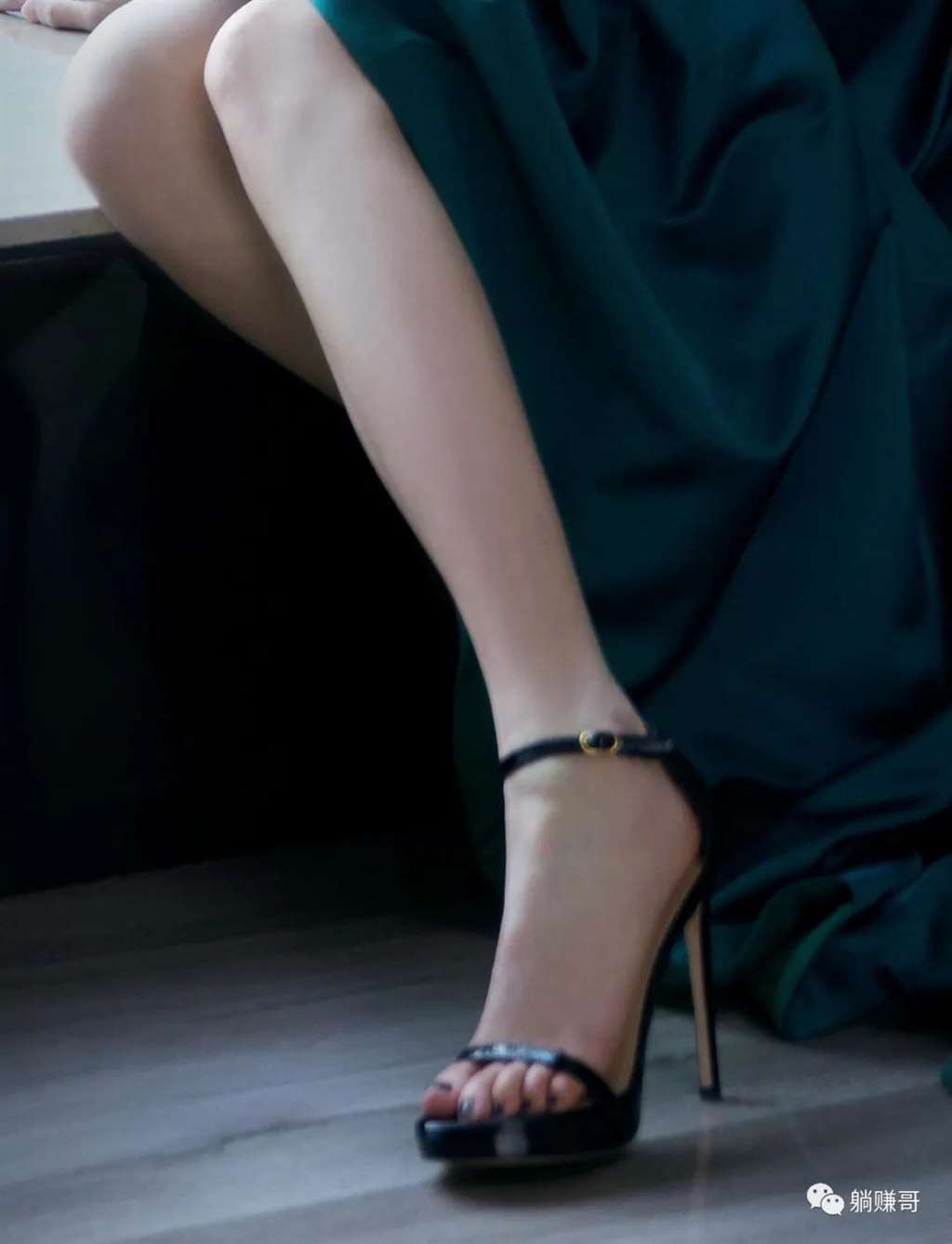 刘美彤美腿玉足 明星生图合集