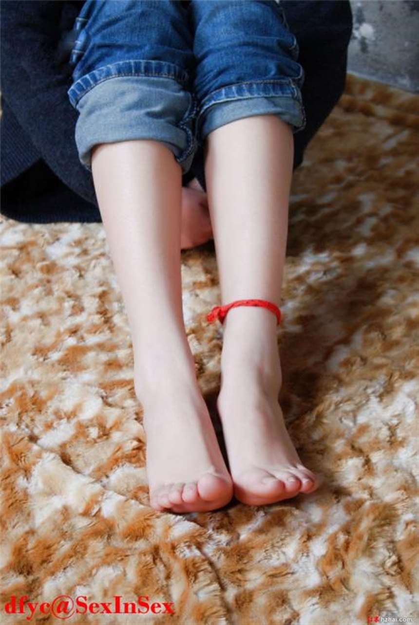 【转载】小妹妹的玉足.