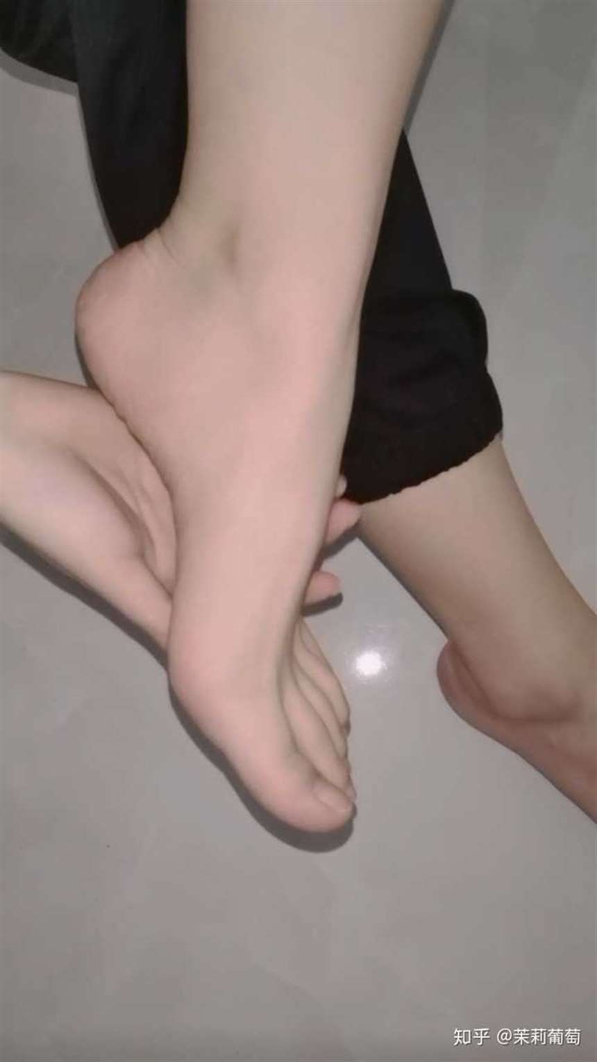 女生什么样的脚可以称为玉足?