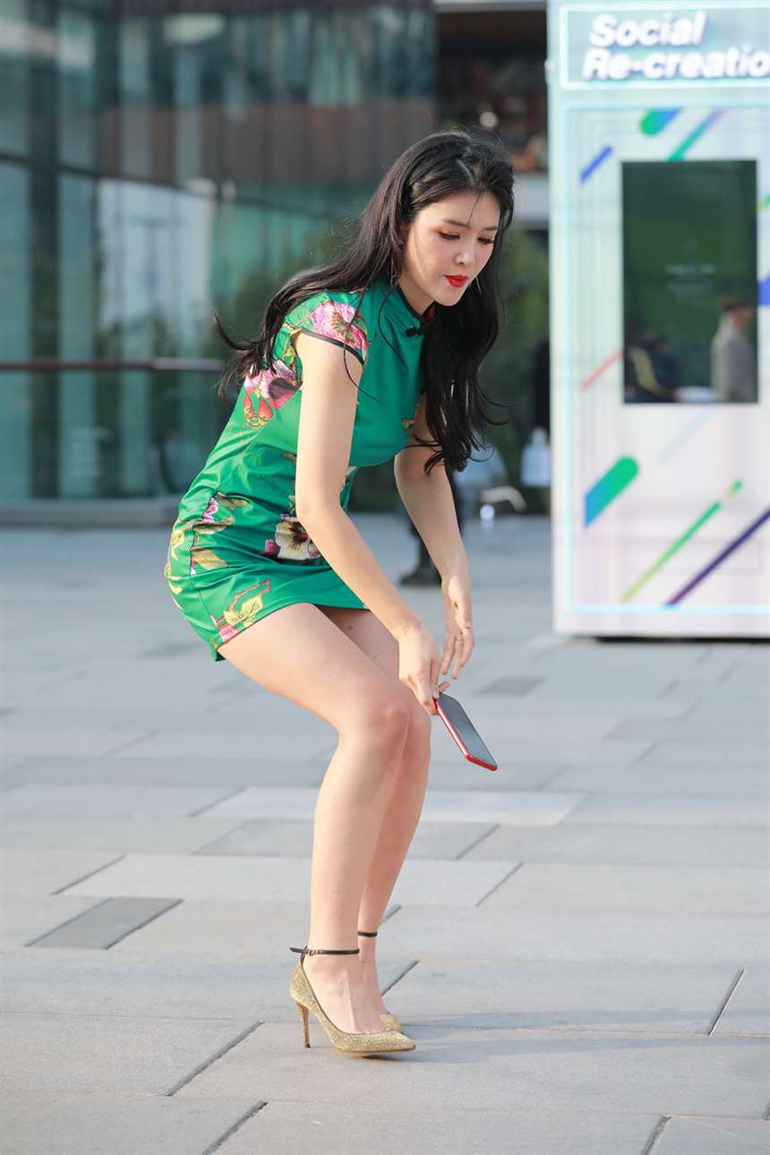 武当小红花作品性感美腿旗袍少妇热舞【视频 套图】