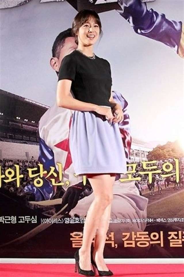 金泰熙 韩式轻熟女的甜美穿衣经(组图)