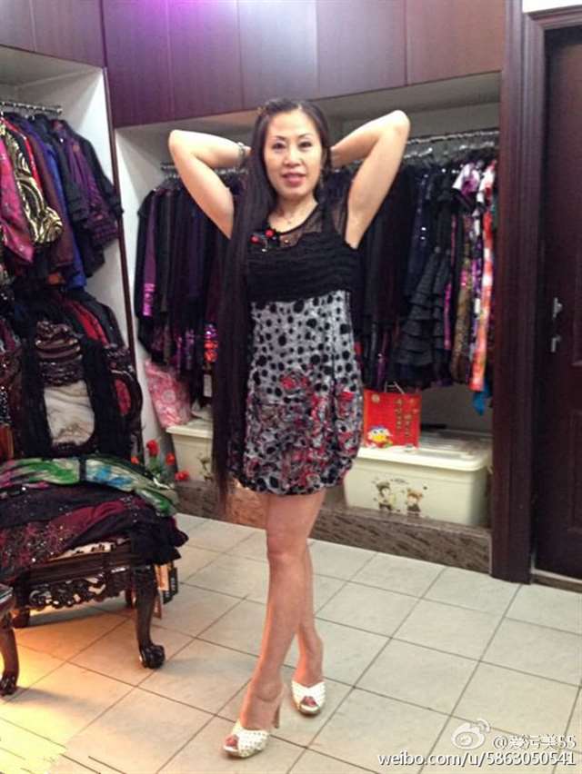 服装店的熟女老板娘,自己做模特爽翻翻