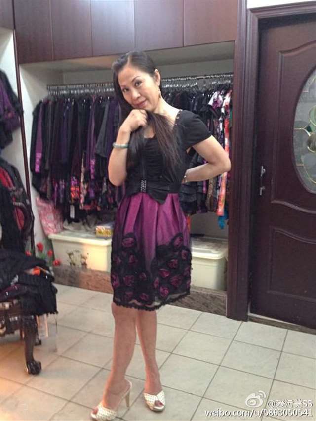 服装店的熟女老板娘,自己做模特爽翻翻