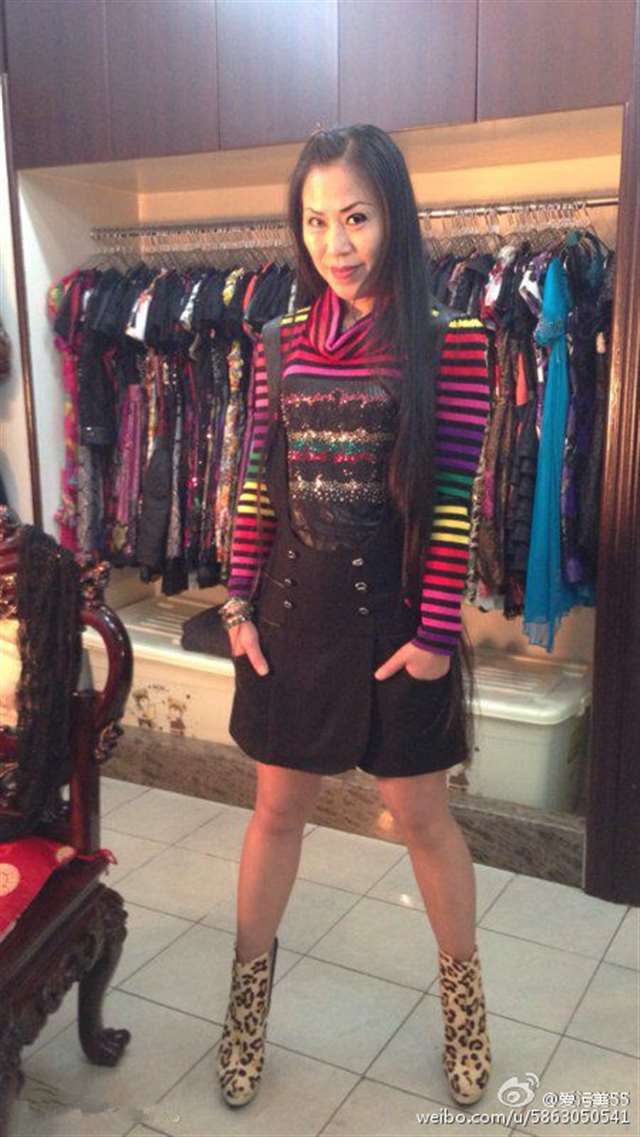 服装店的熟女老板娘,自己做模特爽翻翻