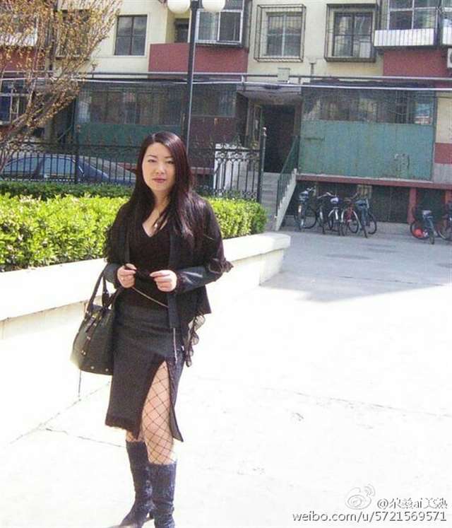 看着不太像那么大的中国五十路熟女人妻