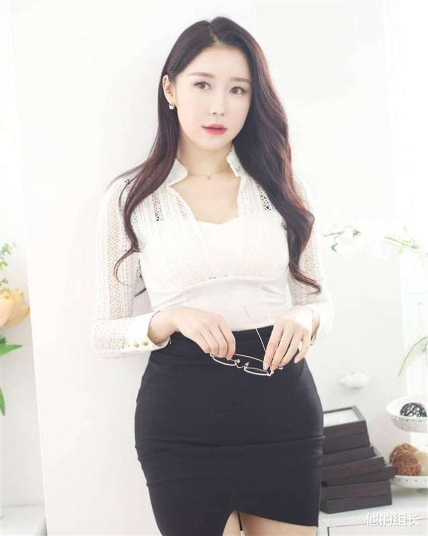 清纯熟女衬衫制服,黑色包臀裙像女秘书