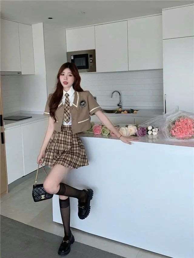 一点都不俗瞅瞅韩国女人制服丝袜穿搭温婉迷人显高级