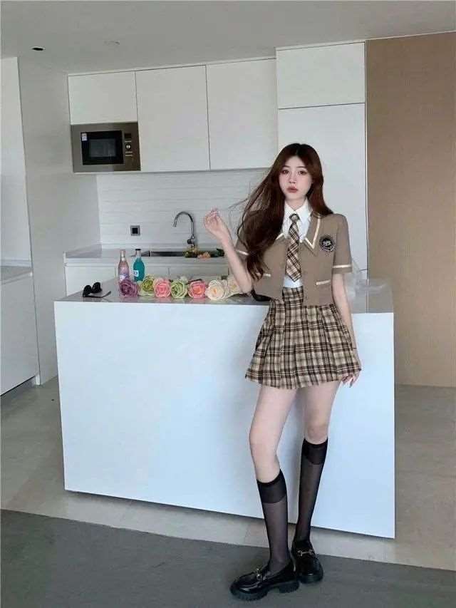 一点都不俗瞅瞅韩国女人制服丝袜穿搭温婉迷人显高级