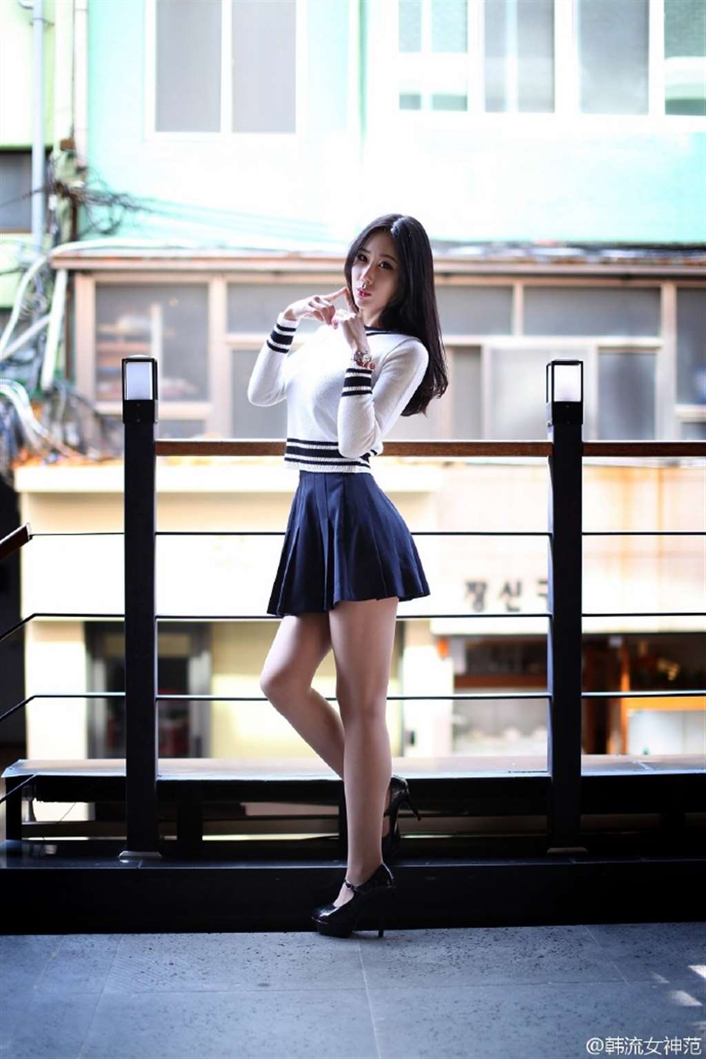 简介 美女护士倪慕斯制服诱惑自拍图片,性感知性美模护士制服诱惑自拍