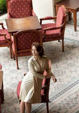 日本女优矶山沙耶香短发魅力 宅男女神丰满双峰尽熟女