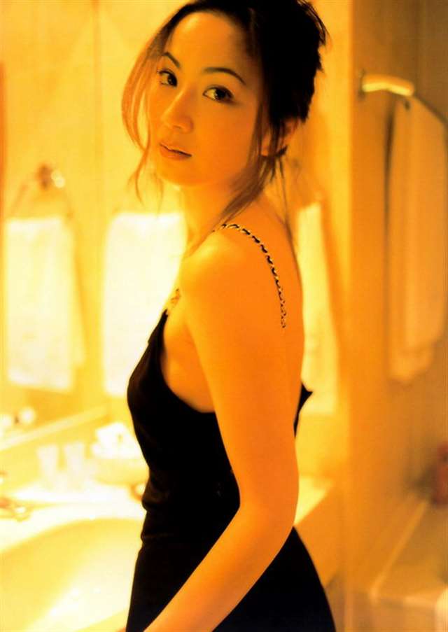 曲山英里绝色写真熟女魅惑 - 娱乐 - 国际在线