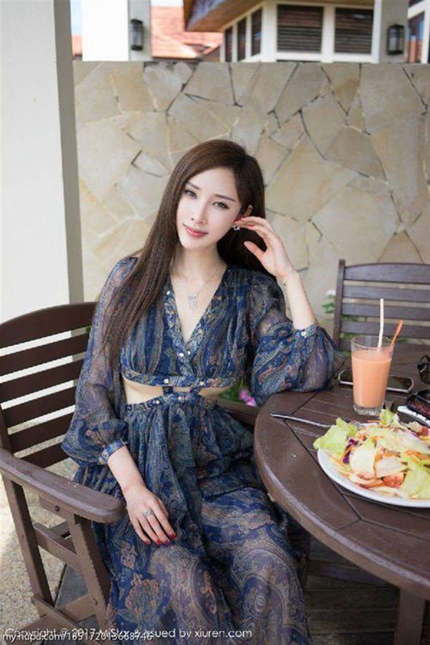 性感潜力模特新星:周妍希