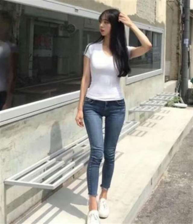 路人街拍:甜美温婉的美女,身材高挑有型,魅力十足!