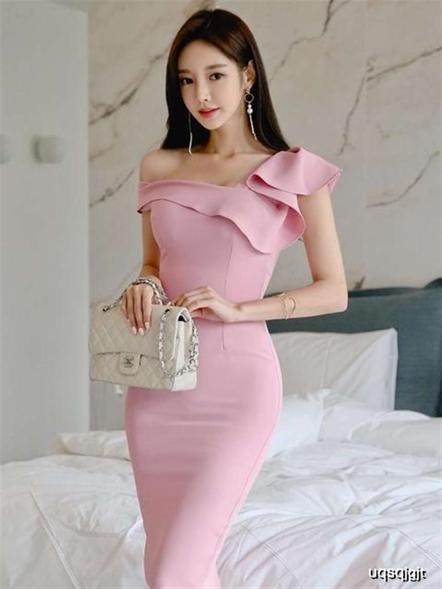 优雅的时尚长裙美女,迷人气质散发着动人的魅力