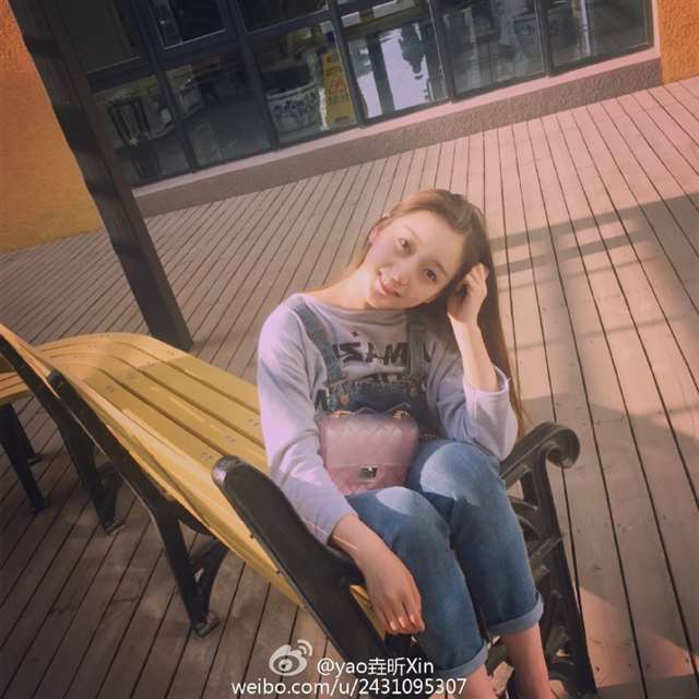 中戏美女学霸刘垚昕网络爆红,被成为中戏的新校花.