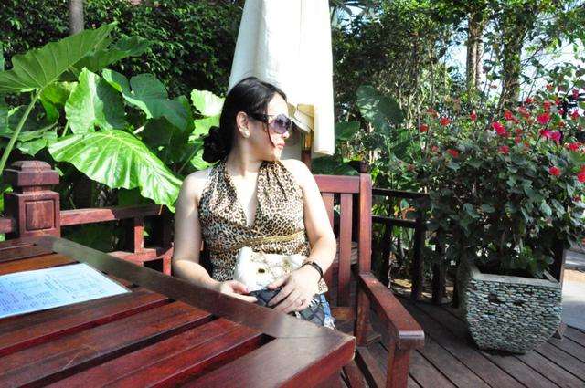 少妇在三亚游一周的旅行(比基尼美图大亮相)