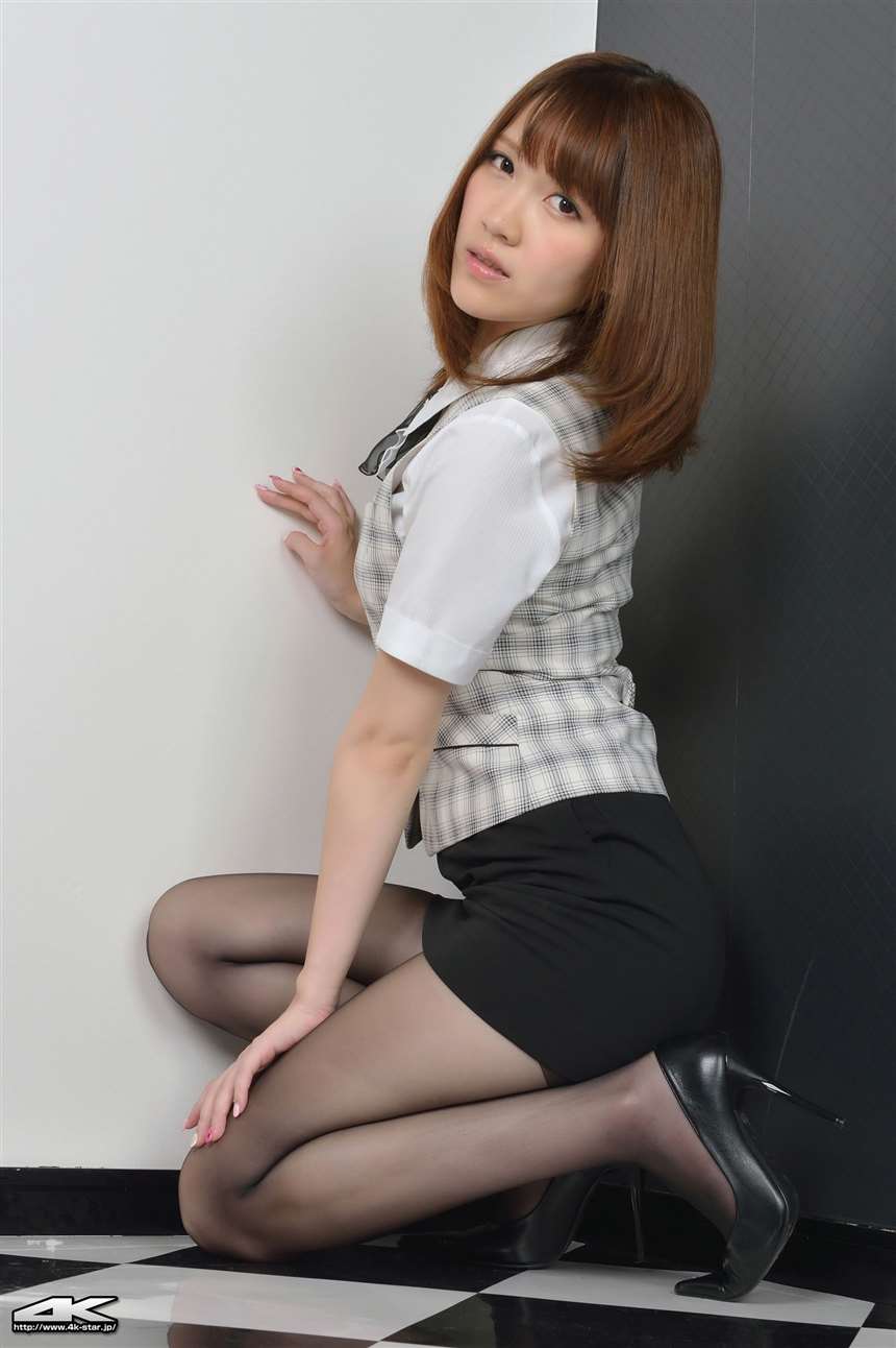 拥有傲娇身材的丰满巨乳美女赤裸裸的喷血诱