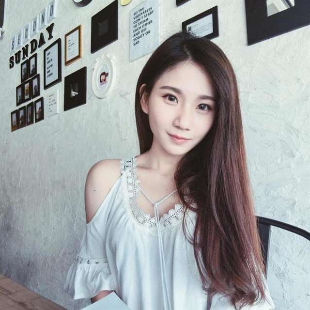 台湾女主播私房自拍照&amp;大马美女性感自拍照美胸诱人