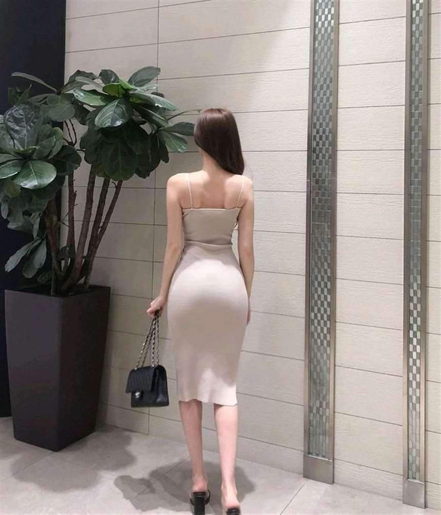 出入高级酒店的紧身超短裙美女!翘臀太诱惑!