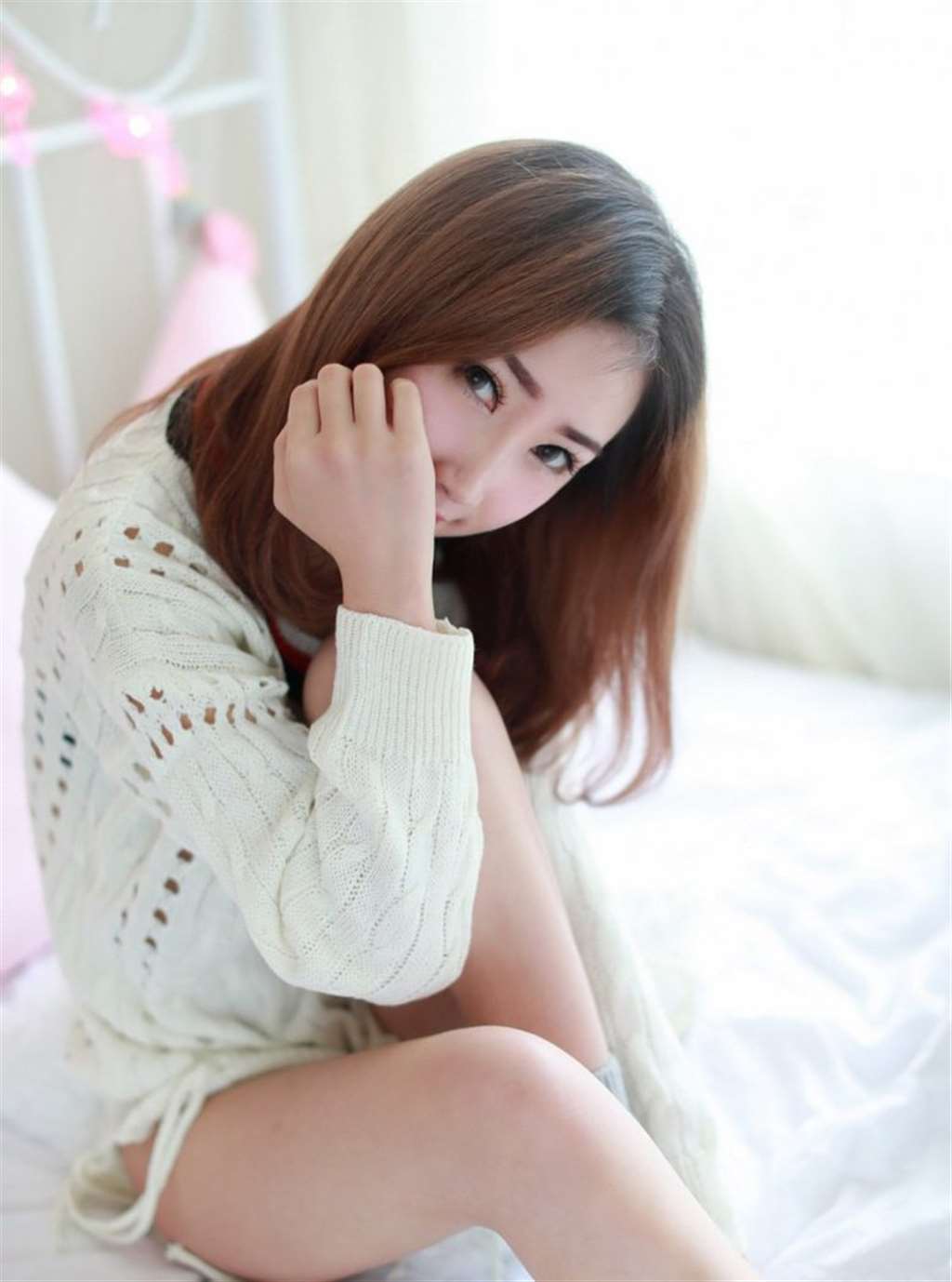 宅男们最爱的丰满美女的性感撩人图片,室内性感勾魂姿态写真性感迷人